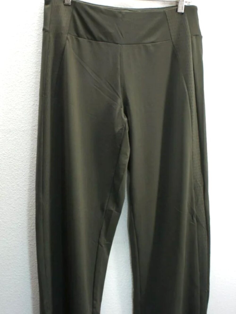 Soma Olive Embrossed Active Pants size M NWTS